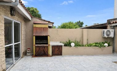 Venta PH 4 ambs. Exc. Ubicación. Quincho y Patio