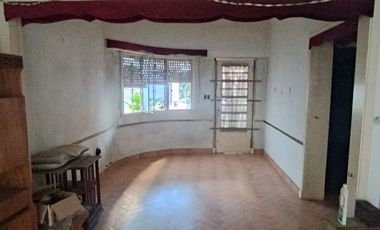 VENTA PERMUTA CASA C/COCHERA CASEROS A REFACCIONAR