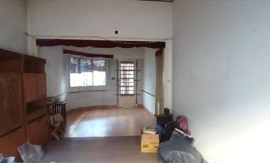 VENTA PERMUTA CASA C/COCHERA CASEROS A REFACCIONAR