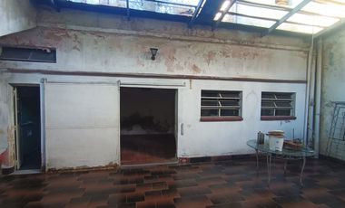 VENTA PERMUTA CASA C/COCHERA CASEROS A REFACCIONAR