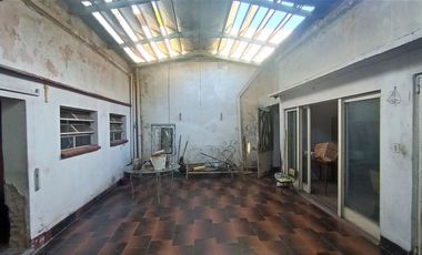 VENTA PERMUTA CASA C/COCHERA CASEROS A REFACCIONAR