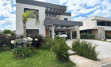 VENTA ESPECTACULAR CASA A ESTRENAR EN LAGOON PILAR