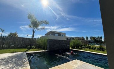 VENTA ESPECTACULAR CASA A ESTRENAR EN LAGOON PILAR
