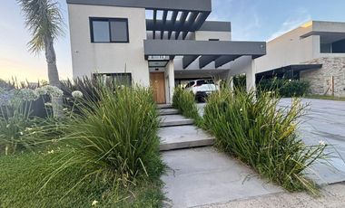 VENTA ESPECTACULAR CASA A ESTRENAR EN LAGOON PILAR