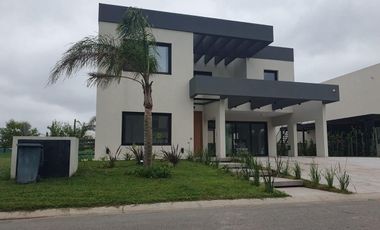 VENTA ESPECTACULAR CASA A ESTRENAR EN LAGOON PILAR