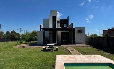 CASA DE 3 DORMITORIOS  A ESTRENAR