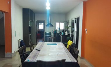 VENTA CASA 4 DORM. B° S.JUAN BAUTISTA C/PILETA V.M