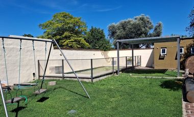 VENTA CASA 4 DORM. B° S.JUAN BAUTISTA C/PILETA V.M