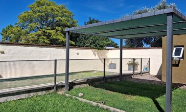 VENTA CASA 4 DORM. B° S.JUAN BAUTISTA C/PILETA V.M
