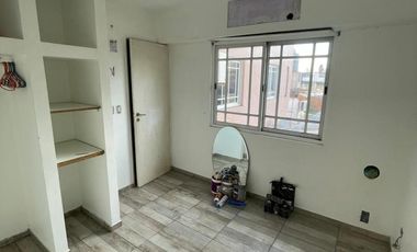 DEPARTAMENTO TIPO CASA EN PRIMER PISO CON TERRAZA PARRILLA EN ALQUILER