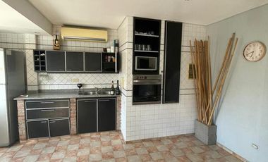 DEPARTAMENTO TIPO CASA EN PRIMER PISO CON TERRAZA PARRILLA EN ALQUILER