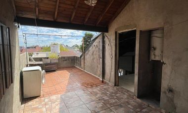 DEPARTAMENTO TIPO CASA EN PRIMER PISO CON TERRAZA PARRILLA EN ALQUILER