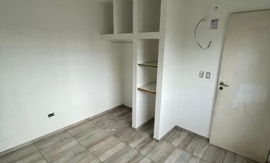 DEPARTAMENTO TIPO CASA EN PRIMER PISO CON TERRAZA PARRILLA EN ALQUILER