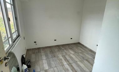 DEPARTAMENTO TIPO CASA EN PRIMER PISO CON TERRAZA PARRILLA EN ALQUILER