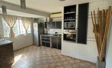 DEPARTAMENTO TIPO CASA EN PRIMER PISO CON TERRAZA PARRILLA EN ALQUILER
