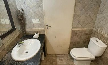 DEPARTAMENTO TIPO CASA EN PRIMER PISO CON TERRAZA PARRILLA EN ALQUILER