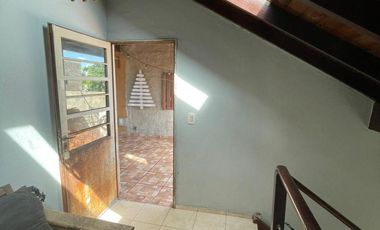 DEPARTAMENTO TIPO CASA EN PRIMER PISO CON TERRAZA PARRILLA EN ALQUILER