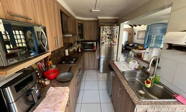 CASA 4D 2B CON ESTACIONAMIENTO Y PATIO EN LIMONARES