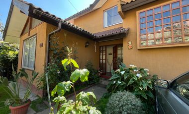 CASA 4D 2B CON ESTACIONAMIENTO Y PATIO EN LIMONARES