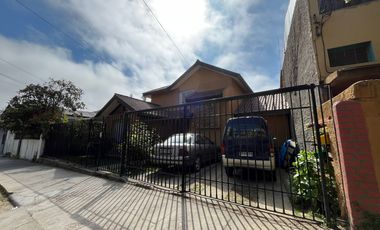 CASA 4D 2B CON ESTACIONAMIENTO Y PATIO EN LIMONARES