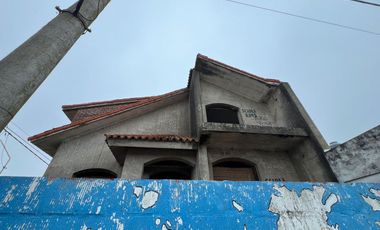 Venta amplia casa aterminar enesquina Pavon Arriba