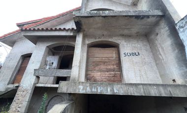 Venta amplia casa aterminar enesquina Pavon Arriba