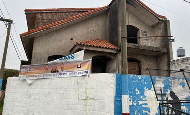 Venta amplia casa aterminar enesquina Pavon Arriba