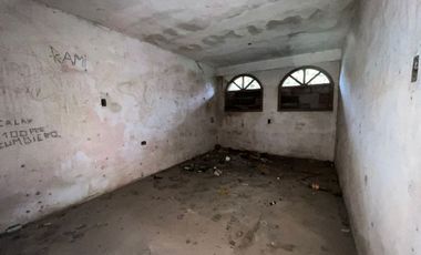 Venta amplia casa aterminar enesquina Pavon Arriba