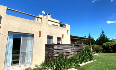 CASA EN VENTA EN PEHUAJÓ CON PILETA