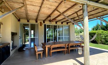 CASA EN VENTA EN PEHUAJÓ CON PILETA