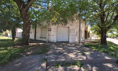 CASA EN VENTA PEHUAJO CON LOCAL COMERCIAL Y PATIO