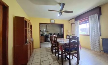CASA EN VENTA PEHUAJO CON LOCAL COMERCIAL Y PATIO