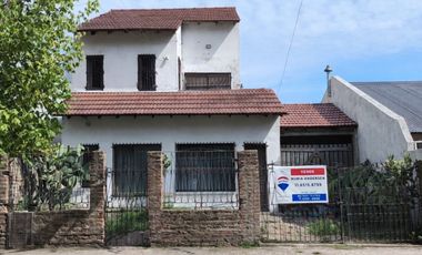 CASA EN VENTA A MTS DE LA ESTACION