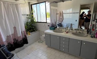 VENTA CASA 5D 2B SERVICIOS 2 PISOS  283/457 METRO ÑUÑOA
