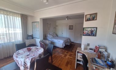 VENTA CASA 5D 2B SERVICIOS 2 PISOS  283/457 METRO ÑUÑOA