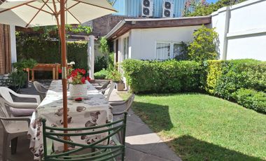 VENTA CASA 5D 2B SERVICIOS 2 PISOS  283/457 METRO ÑUÑOA