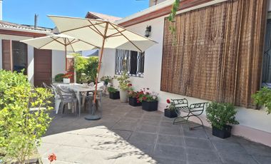 VENTA CASA 5D 2B SERVICIOS 2 PISOS  283/457 METRO ÑUÑOA