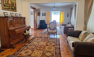 VENTA CASA 5D 2B SERVICIOS 2 PISOS  283/457 METRO ÑUÑOA