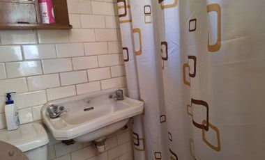 VENTA CASA 5D 2B SERVICIOS 2 PISOS  283/457 METRO ÑUÑOA