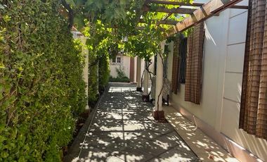 VENTA CASA 5D 2B SERVICIOS 2 PISOS  283/457 METRO ÑUÑOA