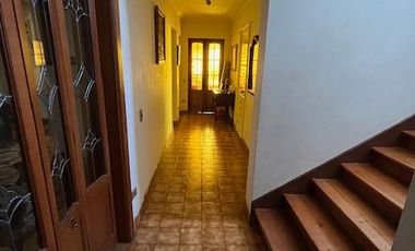 VENTA CASA 5D 2B SERVICIOS 2 PISOS  283/457 METRO ÑUÑOA