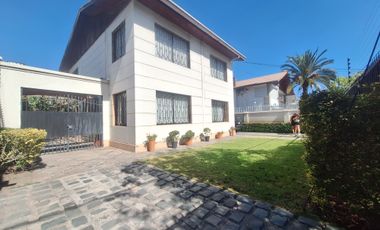 VENTA CASA 5D 2B SERVICIOS 2 PISOS  283/457 METRO ÑUÑOA