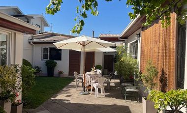 VENTA CASA 5D 2B SERVICIOS 2 PISOS  283/457 METRO ÑUÑOA