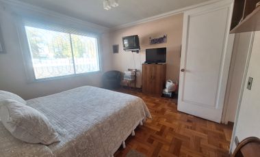 VENTA CASA 5D 2B SERVICIOS 2 PISOS  283/457 METRO ÑUÑOA