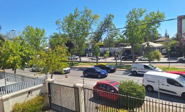 VENTA CASA 5D 2B SERVICIOS 2 PISOS  283/457 METRO ÑUÑOA