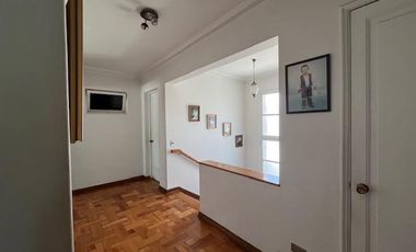 VENTA CASA 5D 2B SERVICIOS 2 PISOS  283/457 METRO ÑUÑOA
