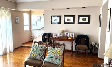 4 ambientes en duplex con cochera al frente