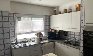 4 ambientes en duplex con cochera al frente