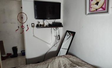 VENTA DE CHALET Y DOS MONOAMBIENTES.-