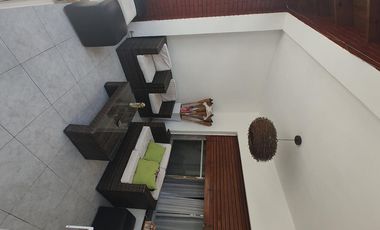 VENTA DE CHALET Y DOS MONOAMBIENTES.-